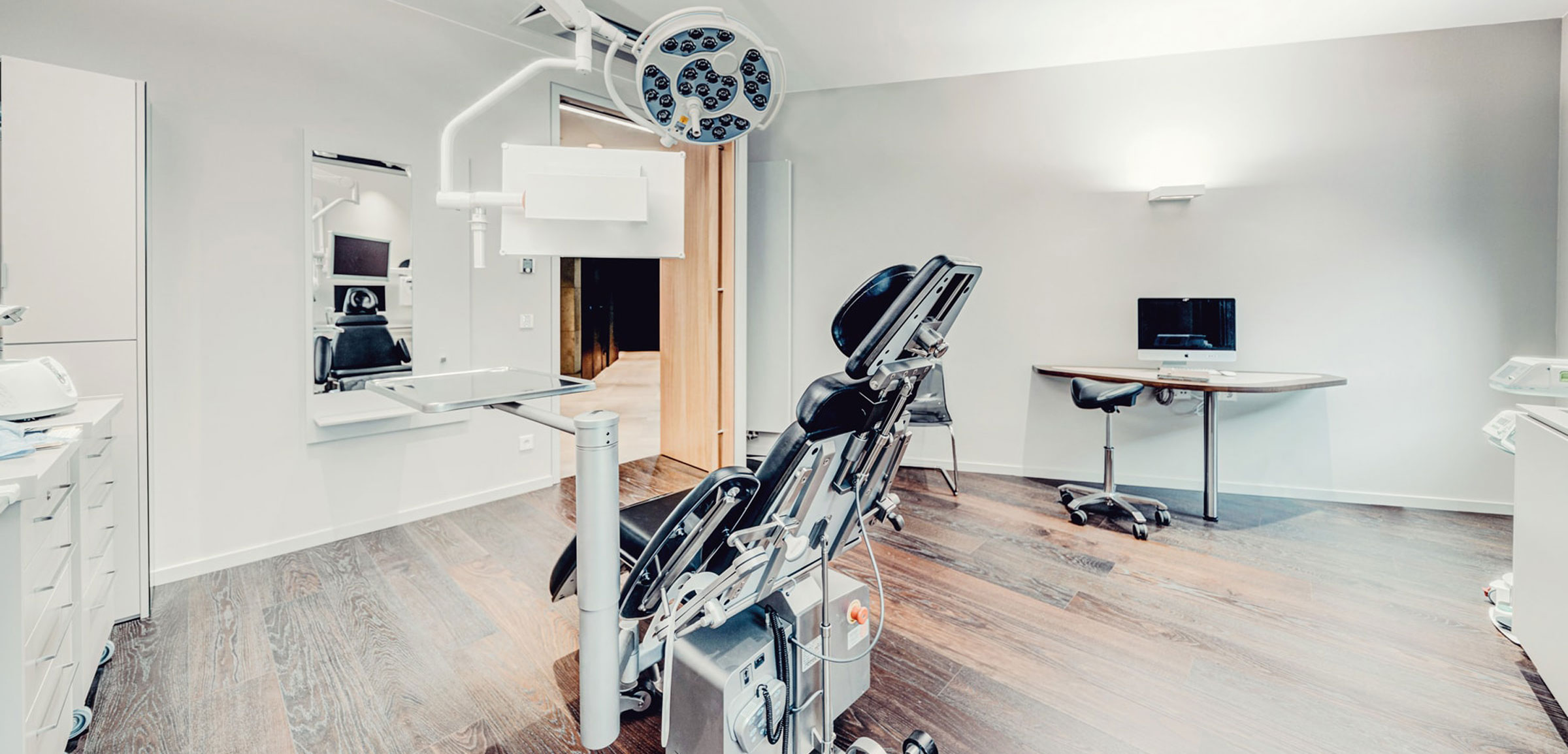 Behandlungszimmer Oralchirurgie FÜNF HÖFE